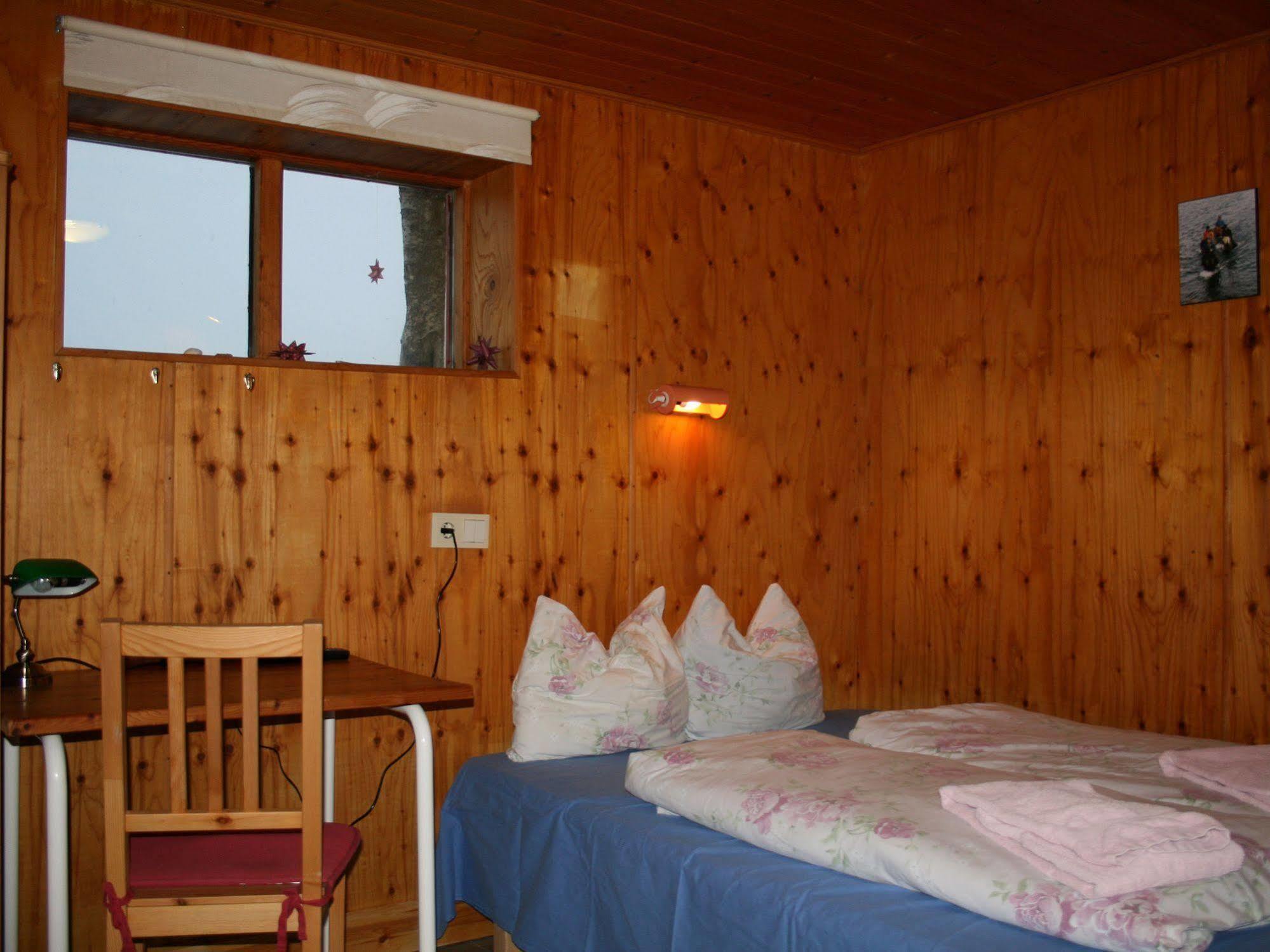 Hunathing Vestra Brekkulaekur Guesthouse מראה חיצוני תמונה
